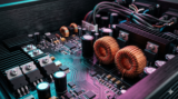 Inversor de Onda Senoidal Pura: Por Que a Onda Modificada Destrói Seus Equipamentos Off-Grid